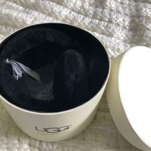 NWT UGG Wired Sheepskin Black earmuffs